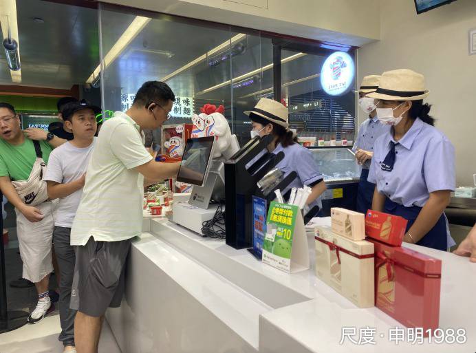 茅台巧克力正式上线!电商平台“秒空”门店排长队35元两颗含“茅”量如何? 图片上传自尺度APP